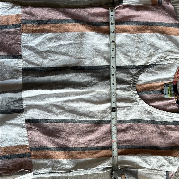 Women’s Shades of Linen Tunic - Picture 7 of 7